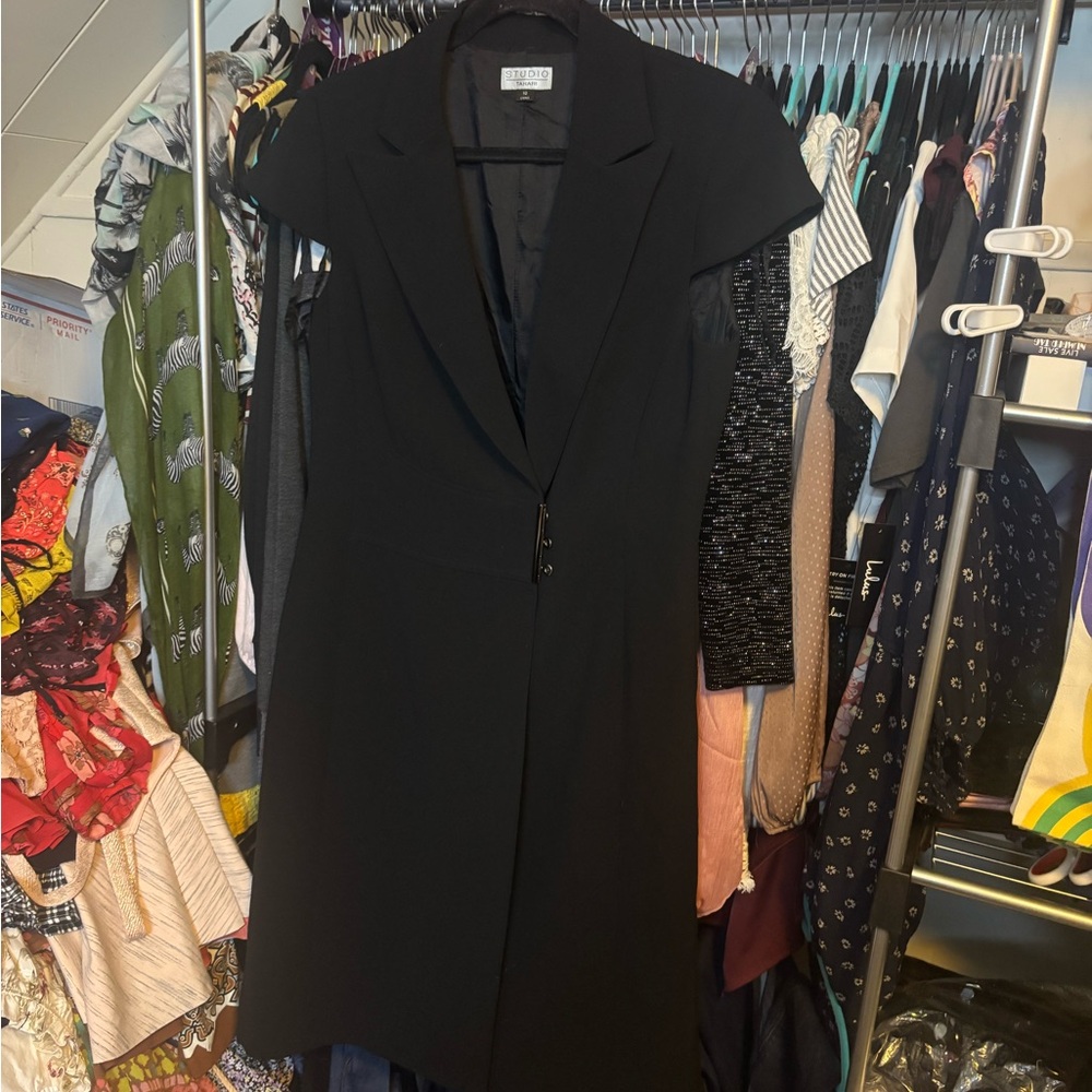 Sophisticated Black Midi Dress with Tailored Fit